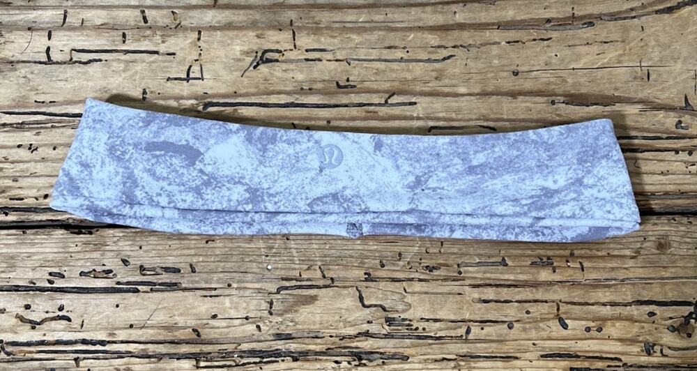 Lululemon Women’s Size OS Washed Marble Alpine White Fly Away Tamer Headband